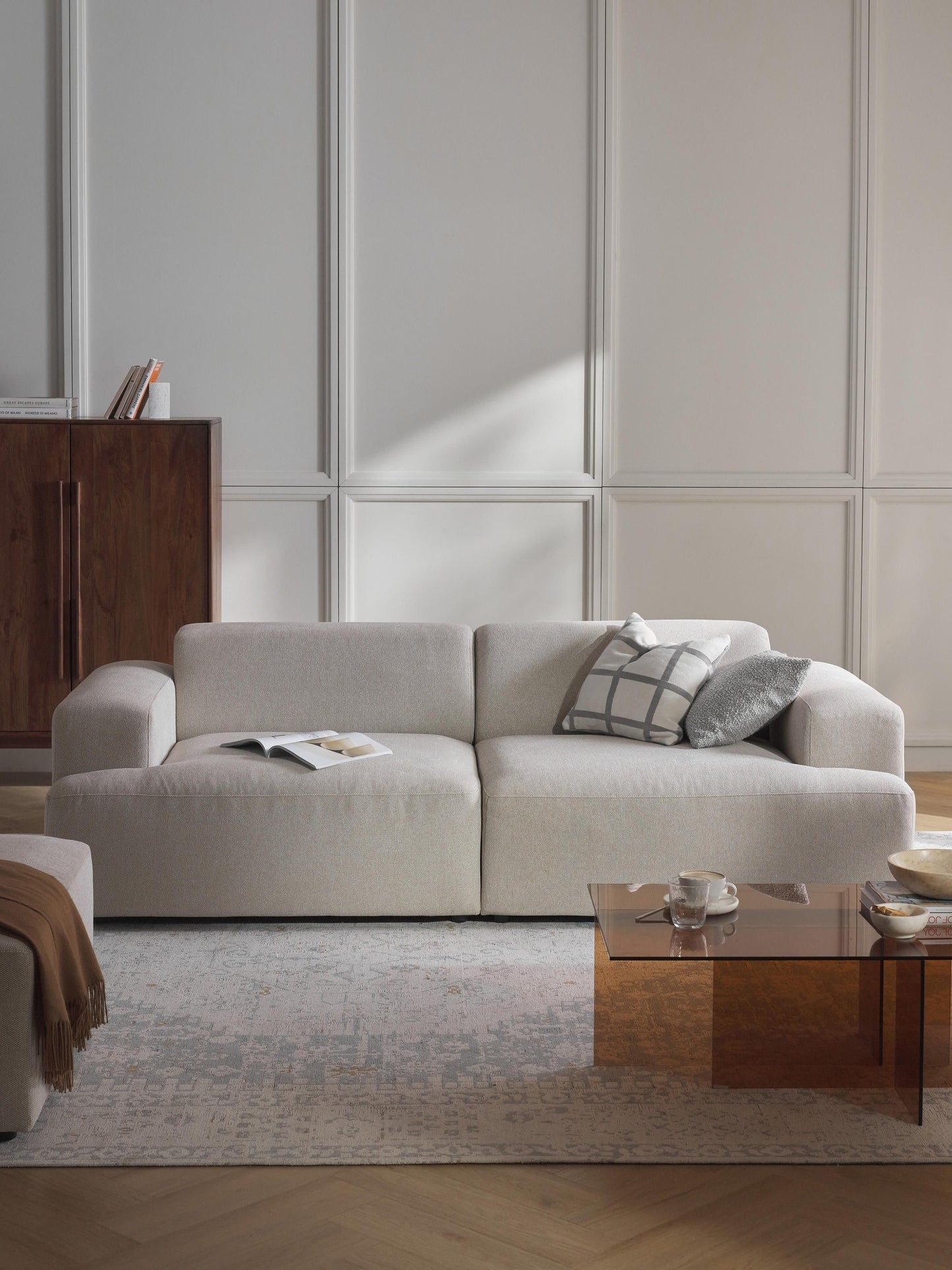 Trivietė sofa Melva - aplinka