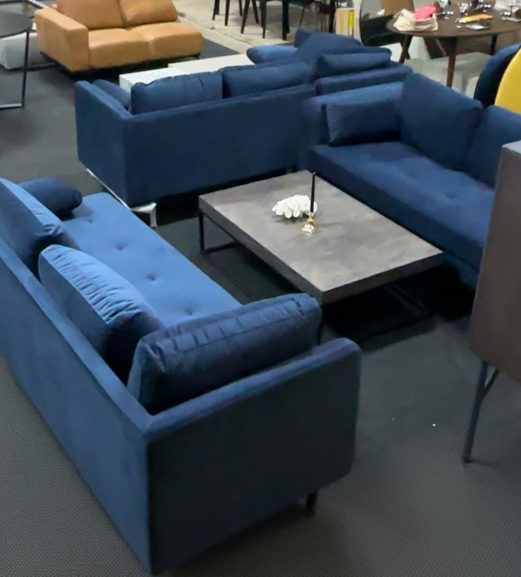 Aksominė maža sofa-šezlongas